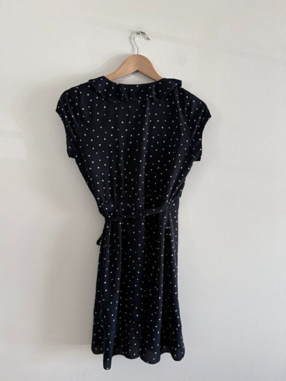 Aritzia Sunday Best New Wrap Dress Ruffle Heart Print Navy Blue Size 0 - Picture 5 of 7